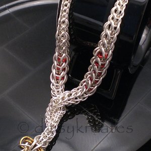Asymmetrical graduated design shows off the organic feature of the necklace