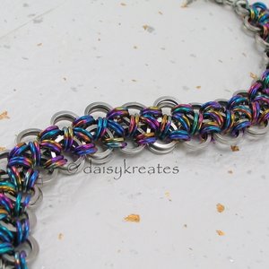 The base of bracelet has a fabric-like fluidity for comfortable wear