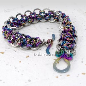 Chainmaille Japanese Lace Bracelet with color coordinated Fern toggle clasp