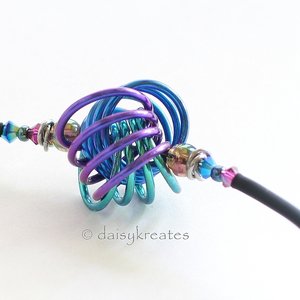 Three-Color Danish Knot Choker Necklace in Anodized Niobium