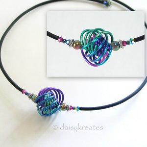 Three-Color Danish Knot Choker Necklace in Anodized Niobium