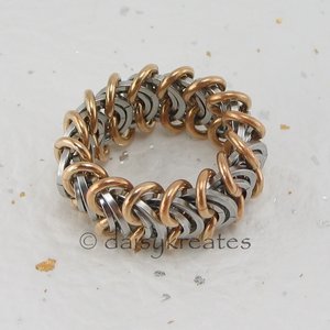 Vertebrae chainmaille ring' soft mesh-like texture, providing comfortable fit