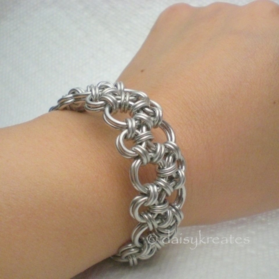 Hodo bracelet measures 7 1/2" long, 3/4" wide, light weight for comfy daily wear