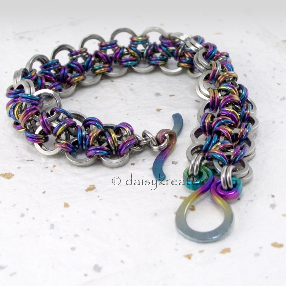 Chainmaille Japanese Lace Bracelet with color coordinated Fern toggle clasp