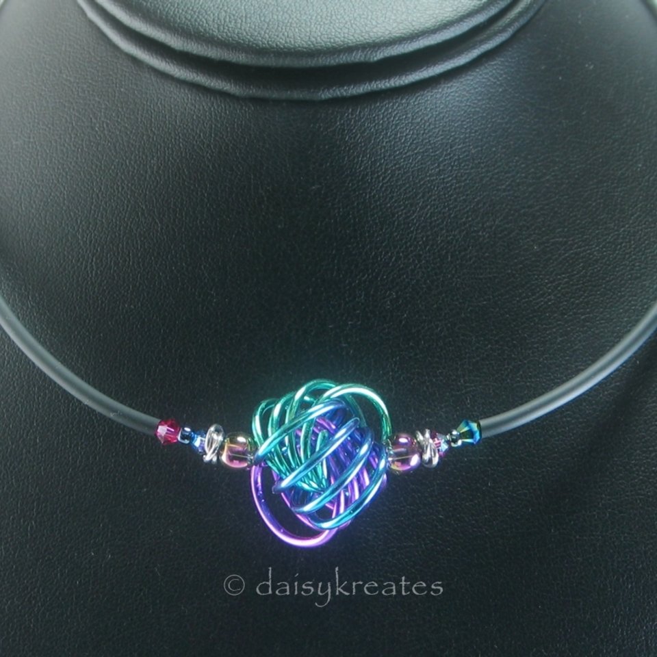 Three-Color Danish Knot Choker Necklace in Anodized Niobium