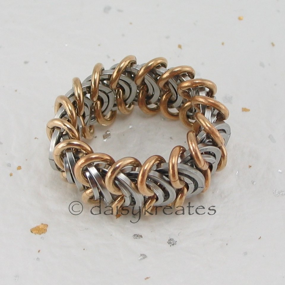 Vertebrae chainmaille ring' soft mesh-like texture, providing comfortable fit