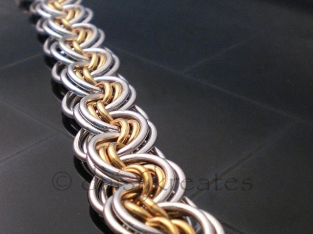 Ghenghiz Cohen Chainmaille Bracelet features concentric, interlocking pattern